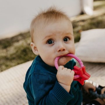 Safe-Silicone-Teething-Ring_2000x